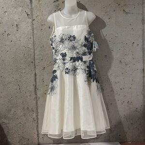 NWT J Taylor Metal Blue and Cream Floral Patterned Dress - Size 6